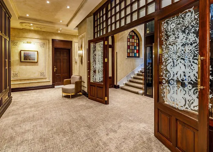 Cronton Design فندق