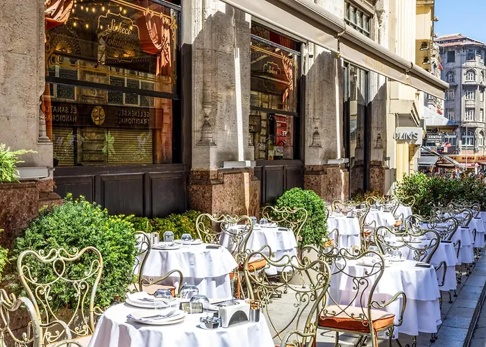 Cronton Design فندق