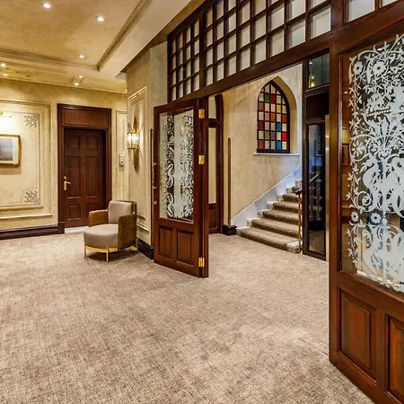 Cronton Design فندق